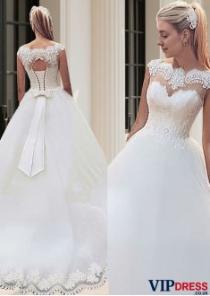 Sleeveless Bateau Neck Tulle Ball Gown Wedding Dress with Train