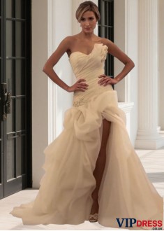 Beach Wedding Gown with Sweetheart Neckline – Organza Sweep Train Dress