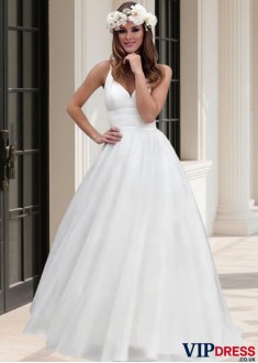 Sleeveless Tulle Sweep Train Bridal Dress for Beach Wedding