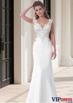 Chiffon V-Neck Sheath Beach Wedding Dresses with Appliques and Train