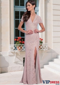 Elegant Lace V-Neck Mermaid Mother of the Bride Dress – Full Length