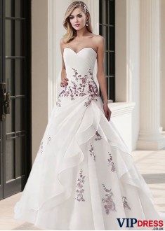 Sleeveless Organza Sweetheart Sweep Train Bridal Gown
