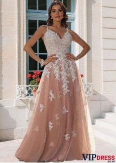 Elegant Floor-Length Tulle V-Neck Sleeveless Prom Dress with Applique Details